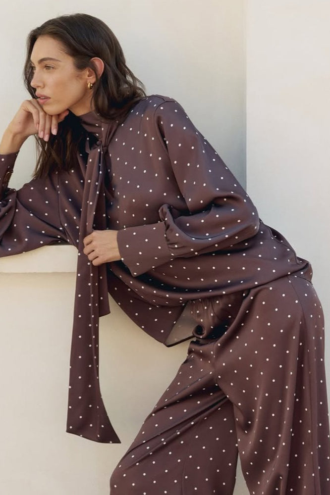 Polka Dot Collared Tie-up Slim Blouse