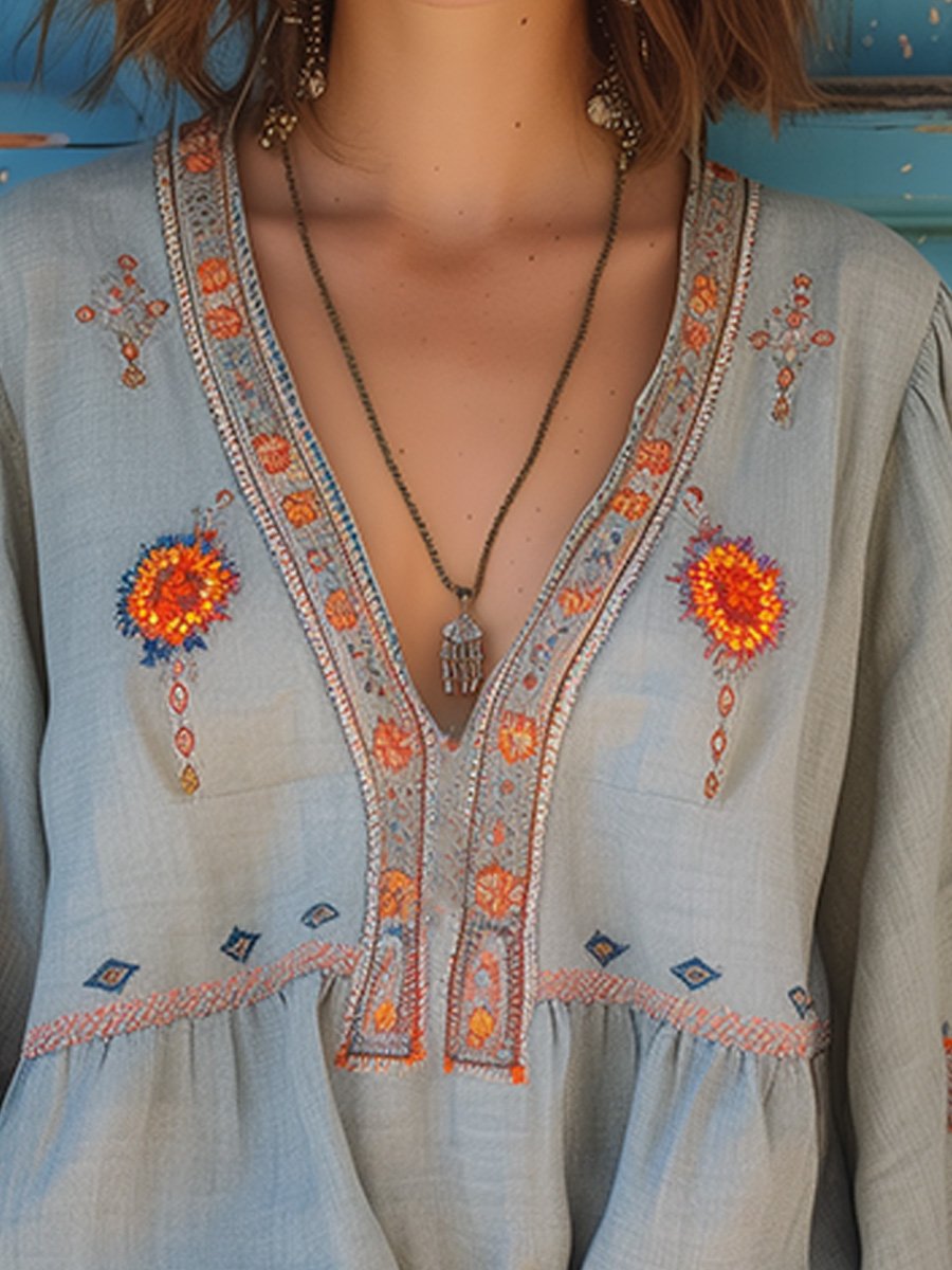 Kaitlyn | ’s Summer Embroidered Blouse