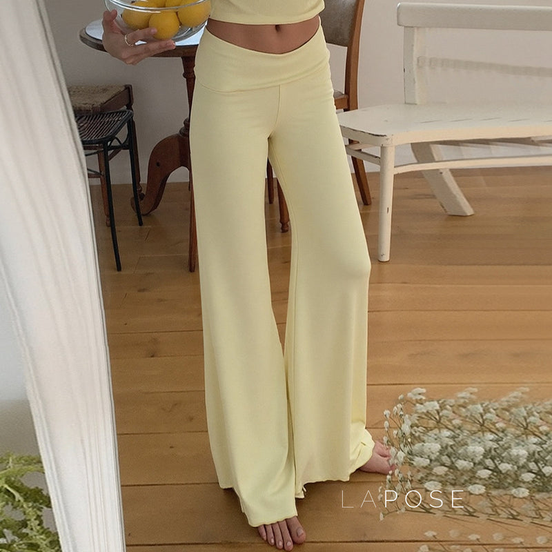 Delylah Low-rise Wavy Flared Pants