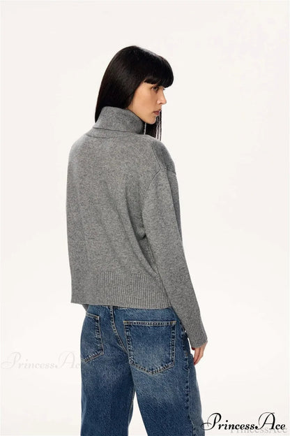 Soft Lazy-style Turtleneck Short Pullover Sweater