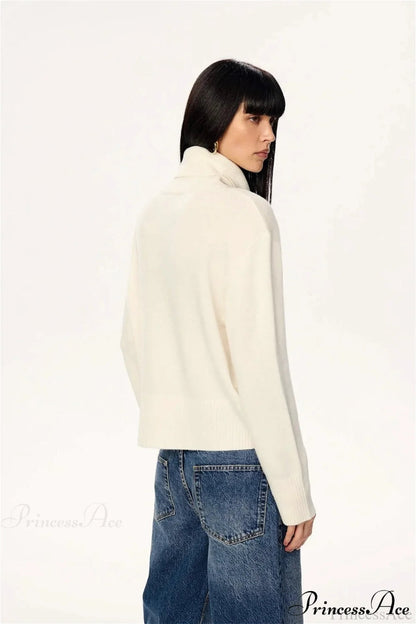 Soft Lazy-style Turtleneck Short Pullover Sweater