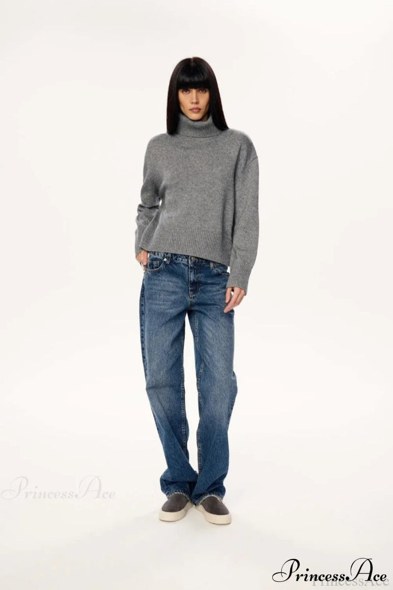 Soft Lazy-style Turtleneck Short Pullover Sweater